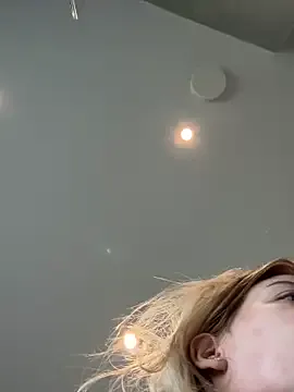 roouse – webcam model profile photo Image 12