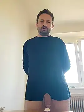  – webcam model profile photo Image 19