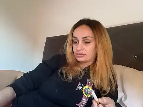 lilliiilliiillil – webcam model profile photo Image 19