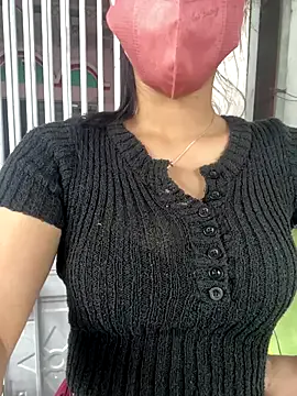 KiraXTender – webcam model profile photo Image 10