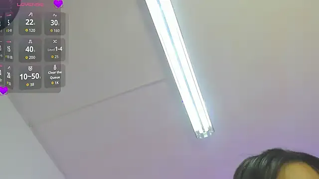 LT-333 – webcam model profile photo Image 2