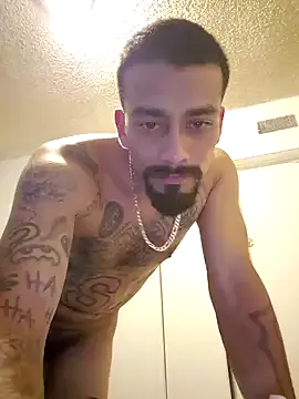 paroncho – webcam model profile photo Image 7