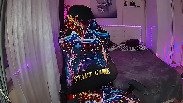 roouse – webcam model profile photo Image 8