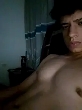 roouse – webcam model profile photo Image 3