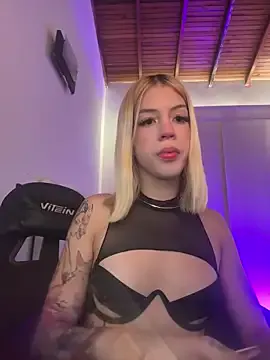  – webcam model profile photo Image 9
