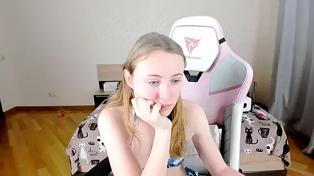 LindaFarmer – webcam model profile photo Image 11