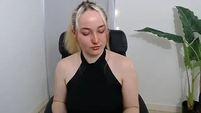 MIZUKI88888 – webcam model profile photo Image 10