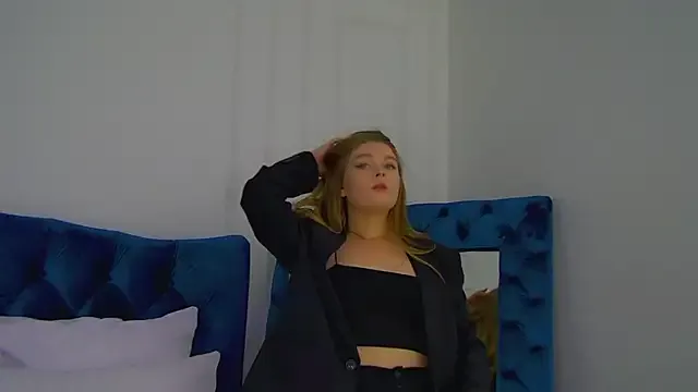 roouse – webcam model profile photo Image 5