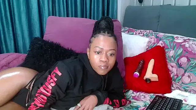 CloudyMist – webcam model profile photo Image 2