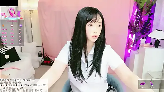  – webcam model profile photo Image 18