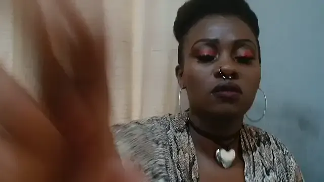 ROUSSH – webcam model profile photo Image 14