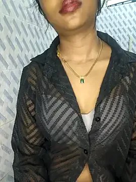 roouse – webcam model profile photo Image 18