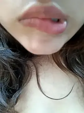 roouse – webcam model profile photo Image 9