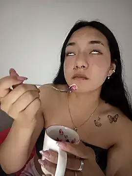 Nonchan_ – webcam model profile photo Image 2