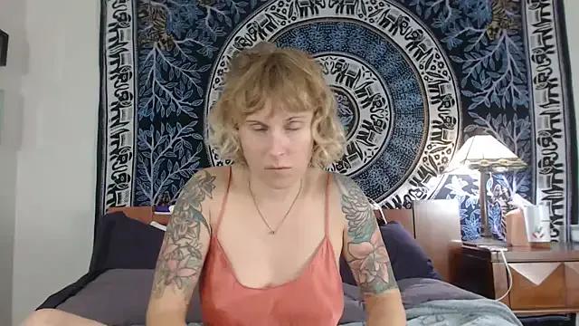 Humsafa-13 – webcam model profile photo Image 3