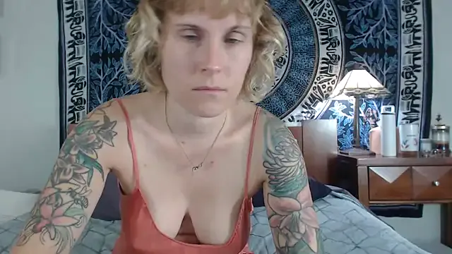 Humsafa-13 – webcam model profile photo Image 5