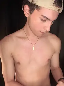 yungmetro56 – webcam model profile photo Image 9