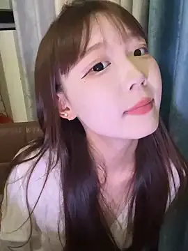 roouse – webcam model profile photo Image 13