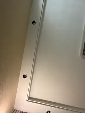 roouse – webcam model profile photo Image 17