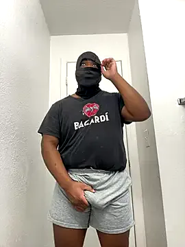 roouse – webcam model profile photo Image 8