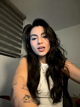 roouse – webcam model profile photo Image 11