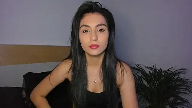 roouse – webcam model profile photo Image 14