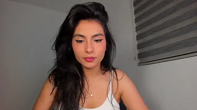 roouse – webcam model profile photo Image 15