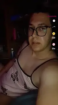 Yui-Ch – webcam model profile photo Image 7