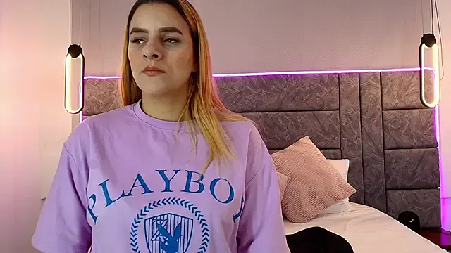 emma_andrew1 – webcam model profile photo Image 3