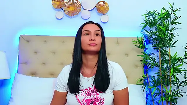 ThelmaJusto – webcam model profile photo Image 8