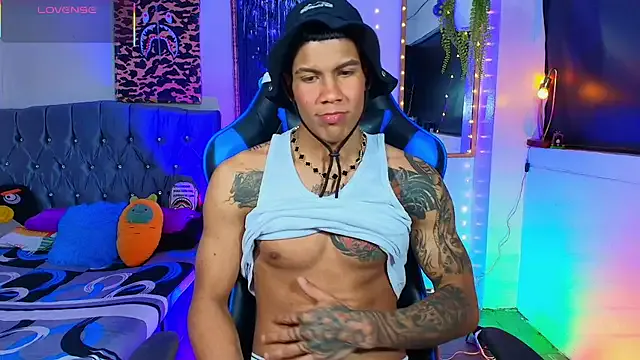 roouse – webcam model profile photo Image 3