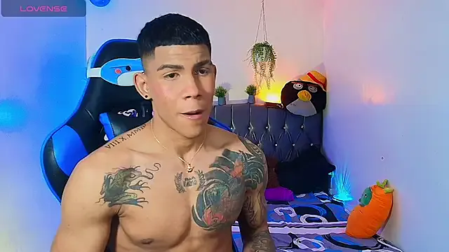 roouse – webcam model profile photo Image 9