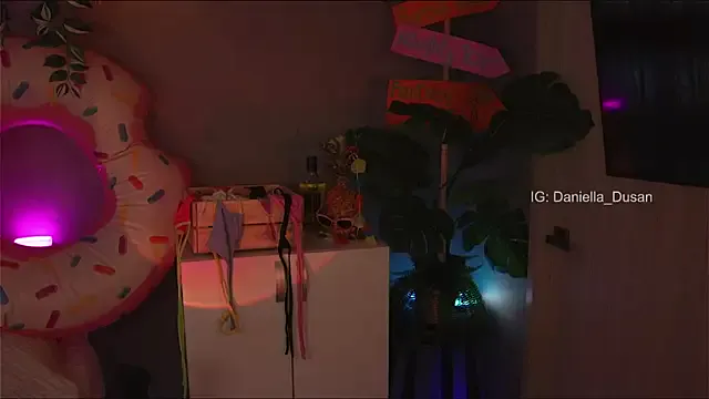 seraphine23 – webcam model profile photo Image 11