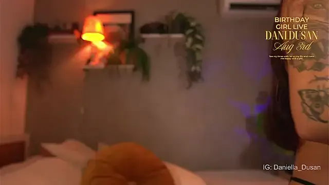 seraphine23 – webcam model profile photo Image 3