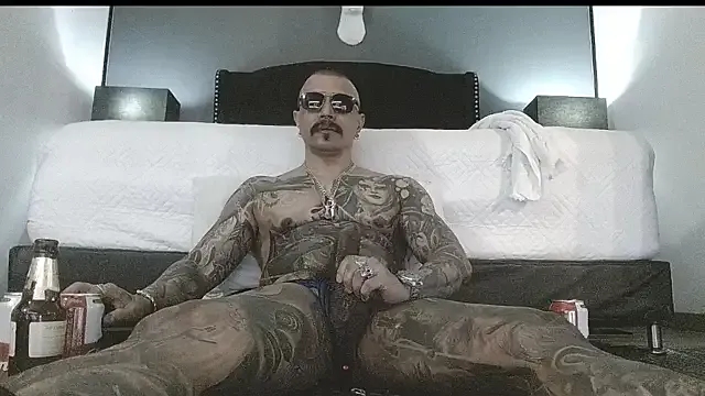 roouse – webcam model profile photo Image 15