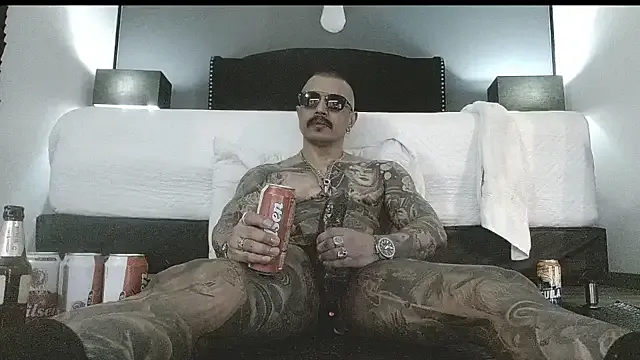 roouse – webcam model profile photo Image 3