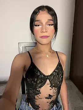 roouse – webcam model profile photo Image 12