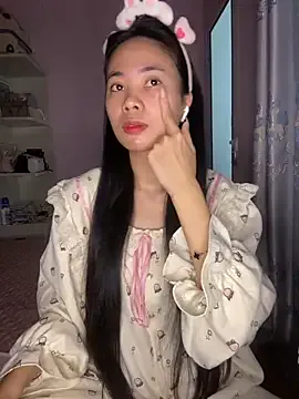 roouse – webcam model profile photo Image 15