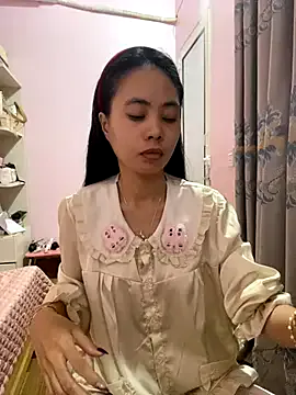 roouse – webcam model profile photo Image 18