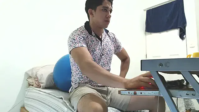 paroncho – webcam model profile photo Image 3