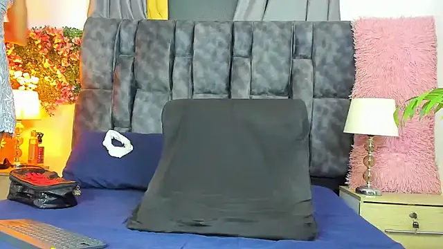 seraphine23 – webcam model profile photo Image 9