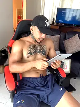  – webcam model profile photo Image 11