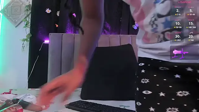 hina_porn – webcam model profile photo Image 15