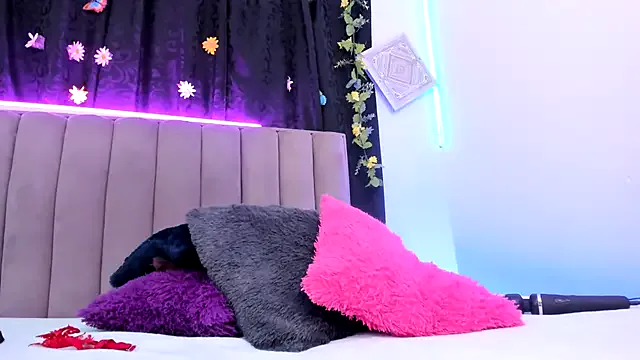 hina_porn – webcam model profile photo Image 7