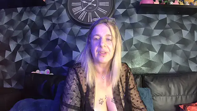 seraphine23 – webcam model profile photo Image 15