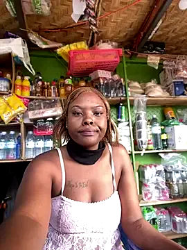 LunaaRosse – webcam model profile photo Image 11