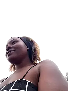 LunaaRosse – webcam model profile photo Image 12