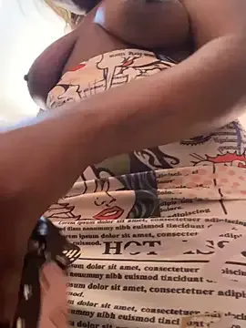 LunaaRosse – webcam model profile photo Image 7