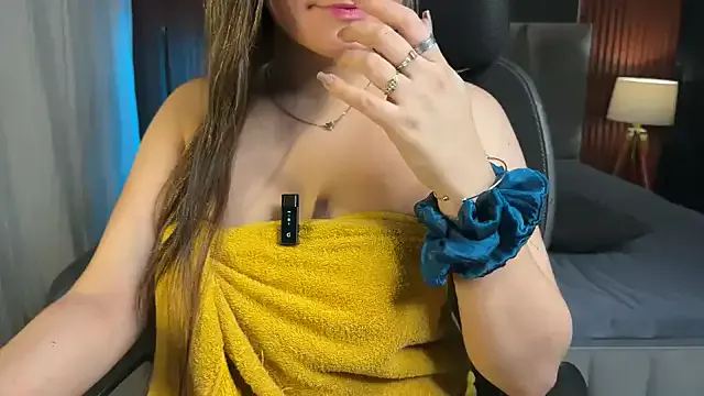 SophieVJ – webcam model profile photo Image 13