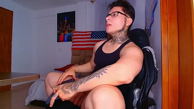 roouse – webcam model profile photo Image 11